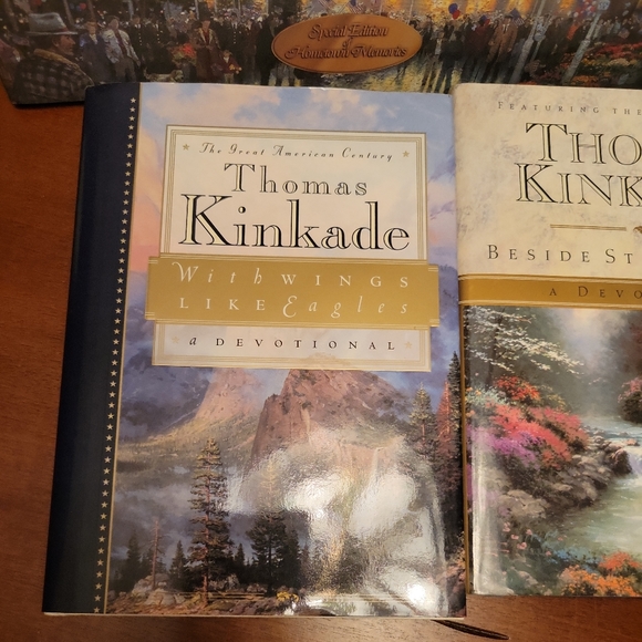 Lot of 5 Thomas Kinkade  books. - Picture 4 of 6
